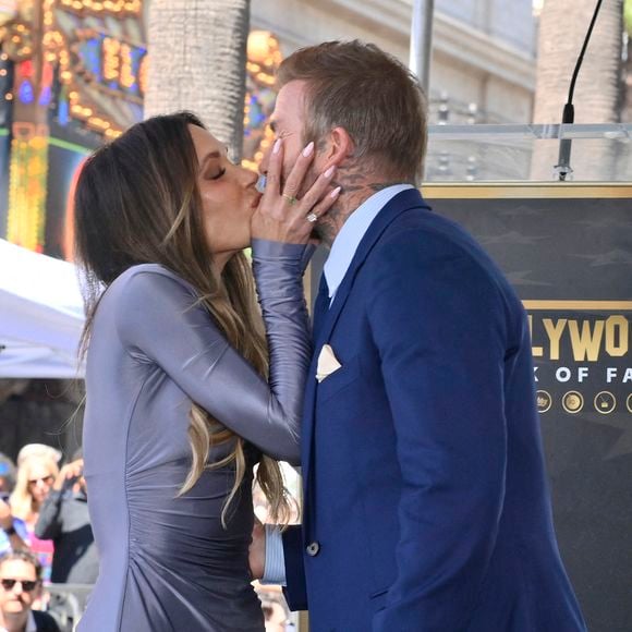L'ancienne star du football britannique David Beckham (à droite) est accompagné de son épouse Victoria Beckham lors d'une cérémonie d'inauguration en son honneur, à l'occasion de l'attribution de la 2 849e étoile sur le Hollywood Walk of Fame à Los Angeles, le vendredi 12 juin 2026. Photo de Jim Ruymen/UPI/ABACAPRESS.COM