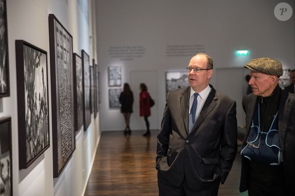 Exclusif - Le prince Albert II de Monaco et Sebastiao Salgado - Le prince Albert II de Monaco visite l'exposition du photographe Sebastiao Salgado au musée de l'homme à Paris le 21 février 2019. © Cyril Moreau/Bestimage