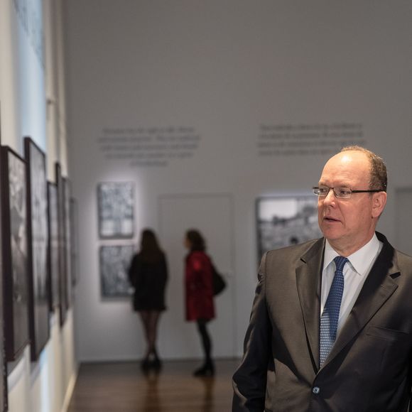 Exclusif - Le prince Albert II de Monaco et Sebastiao Salgado - Le prince Albert II de Monaco visite l'exposition du photographe Sebastiao Salgado au musée de l'homme à Paris le 21 février 2019. © Cyril Moreau/Bestimage