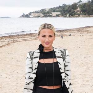 Kelly Vedovelli est une ancienne chroniqueuse de "Touche pas à mon poste"
Exclusif - Kelly Vedovelli - Les célèbres personnalités de la télé se sont retrouvés avec bonheur, dans le Sud, à Vallauris Golf-Juan, pour assister à un magnifique show de cabaret, en présence de Mr Le Maire K. Luciano et ses adjoints. © Jack Tribeca/Bestimage