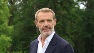 "C'est là où je fais venir mes amis" : Lambert Wilson évoque son moulin situé dans un petit village, et le travail constant qu'il lui demande