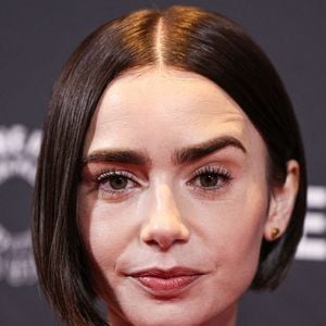 Lily Collins au théâtre Dolby le 10 avril 2026. 
Backgrid USA / Bestimage
