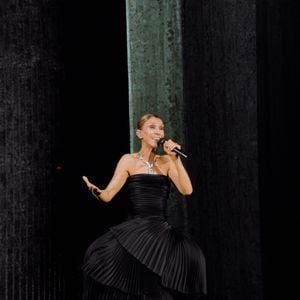 Celine Dion, tenue et bijoux Boucheron, lors de son premier concert à la Plénitude Arena à Paris La Défense le 12 septembre 2026. 

Photo : Agence / Bestimage