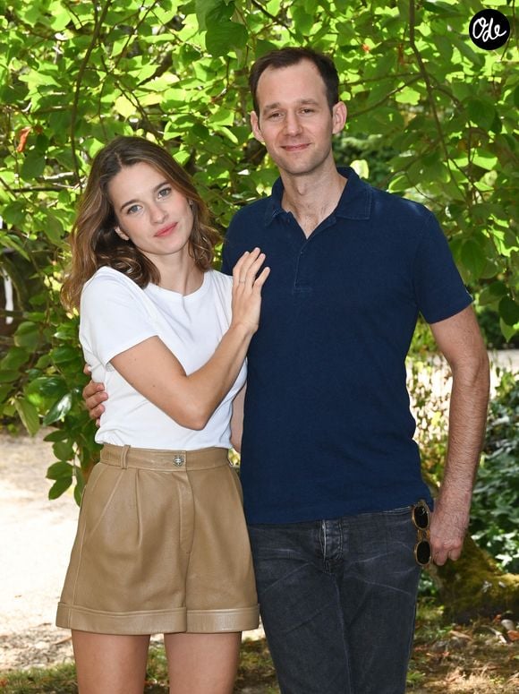 Rebecca Marder et Benjamin Lavernhe au photocall du film “Les Grandes Espérances” lors du 15ème festival du film francophone de Angoulême, France, le 27 août 2022. © Coadic Guirec/Bestimage