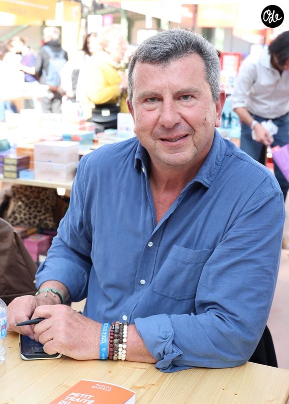 Pascal Bataille se tient prêt pour son retour sur cette terre tout en appréhendant le moment : “A l’idée de retrouver ces forêts de cendres où j’ai grandi, comme j’ai pu en voir les ravages de l’autre côté dans le bassin d’Arcachon en 2022, j’en ai pleuré physiquement"

Pascal Bataille  - Festival du Livre de Paris 2025 au Grand Palais à Paris le 11 avril 2025.
© Denis Guignebourg / Bestimage