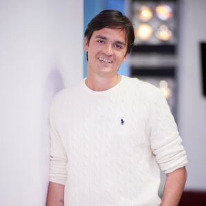 Exclusif - Alain-Fabien Delon en backstage de de l'émission "C à Vous" à Paris, France, le 18 octobre 2024. © Cyril Moreau/Bestimage