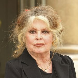 À une époque, Brigitte Bardot était la "tête de turc" d'un animateur

La légende du cinéma devenue militante des droits des animaux Brigitte Bardot quitte le Palais de l'Elysée à Paris, France après une réunion sur les questions d'environnement avec le président Nicolas Sarkozy. Photo by Thierry Orban/ABACAPRESS.COM