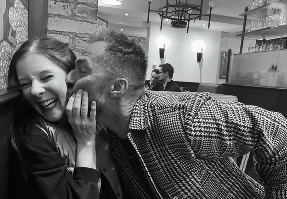 Pour les accompagner, Franck Monsigny et Magalie Genoud, également comédienne, avaient bien sûr invité tous leurs proches. 

Franck Monsigny et sa femme Magalie Genoud sur Instagram