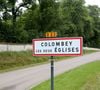 Cette demeure historique appartient toujours à la famille de Gaulle.

Illustration du panneau de Colombey-les-Deux-Églises - La Boisserie, résidence personnelle du général Charles de Gaulle à Colombey-les-Deux-Églises dans la Haute-Marne, est un musée ouvert au public dont le propriétaire est son fils, l'amiral Philippe de Gaulle. Colombey-les-Deux-Églises, le 18 juin 2016