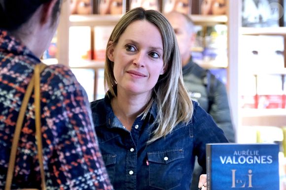 L'auteure française Aurélie Valognes rencontre ses lecteurs à la librairie Kleber le 10 avril 2024, Strasbourg Nord-Est de la France.
Photo par Nicolas Roses/ABACAPRESS.COM