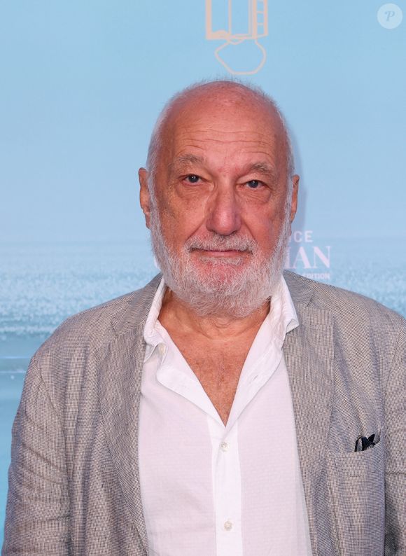 À son arrivée, il découvre que les travaux sont incohérents et "ni fait ni à faire", et malgré les preuves, la justice ne peut rien pour lui. 

François Berléand - Tapis rouge de la soirée d'ouverture de la 7ème édition du festival Cineroman à Nice le 29 septembre 2025. © Dominique Jacovides - Bruno Bebert / Bestimage