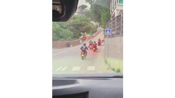 Hommage de Laeticia Hallyday et de sa fille Joy pour le huitième anniversaire de la mort de Johnny Hallyday au cimetière de Lorient sur l'île de Saint-Barthélemy, France, le 5 décembre 2025

Agence Bestimage