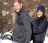 Une histoire d'amour qu'ils ont réussi à maintenir secrète pendant un long moment au départ
Le prince Harry fait du skeleton sous les yeux de Meghan Markle lors d'une visite au camp d'entrainement des athlètes des Invictus Games 2024 à Whistler en Colombie Britannique le 15 février 2024. Julien Burton / Bestimage
