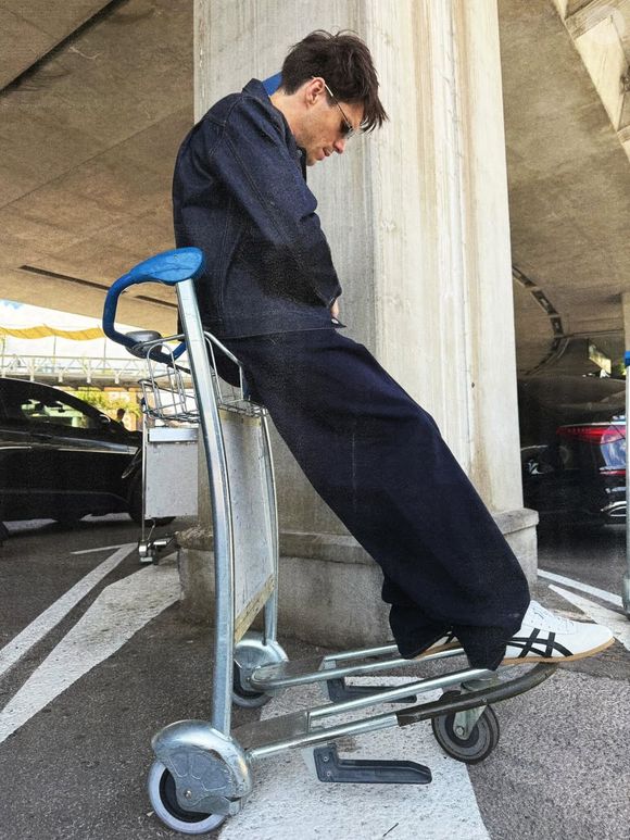 Son carrousel montre des moments loin du tapis rouge et de l’ambiance glamour habituelle.

François Civil a dévoilé les coulisses de son Festival de Cannes. Capture d'écran Instagram