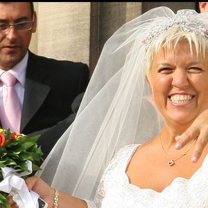 Archive - Mariage de Mimie Mathy et Benoist Gérard à la mairie de Neuilly Sur Seine le 27 août 2005. © Guillaume Gaffiot / Bestimage