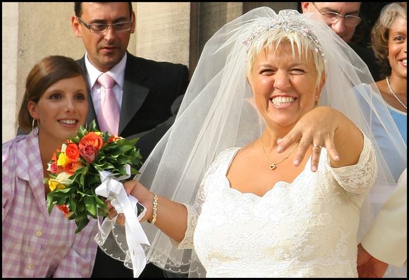 Archive - Mariage de Mimie Mathy et Benoist Gérard à la mairie de Neuilly Sur Seine le 27 août 2005. © Guillaume Gaffiot / Bestimage