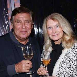 Jean-Pierre Foucault et son épouse Evelyne Jarre assistent au FESTIFF (Festival du CINEMA FeelGood) à L'Isle sur la Sorgue, France, le 12 octobre 2025. Photo par Jerome Domine/ABACAPRESS.COM