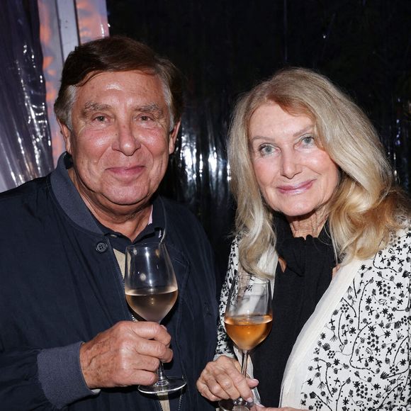 Jean-Pierre Foucault et son épouse Evelyne Jarre assistent au FESTIFF (Festival du CINEMA FeelGood) à L'Isle sur la Sorgue, France, le 12 octobre 2025. Photo par Jerome Domine/ABACAPRESS.COM