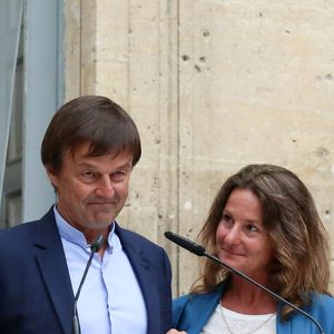 Florence Lasserre, la femme de Nicolas Hulot - Passation de pouvoir entre le ministre de la Transition Ecologique et Solidaire, Nicolas Hulot (et sa femme) et son successeur François de Rugy, au ministère de l'Ecologie, hôtel de Roquelaure, à Paris, le 4 septembre 2018.  © Stéphane Lemouton / Bestimage