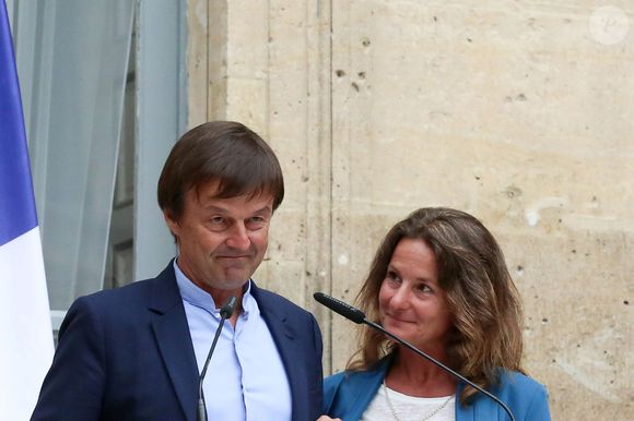 Florence Lasserre, la femme de Nicolas Hulot - Passation de pouvoir entre le ministre de la Transition Ecologique et Solidaire, Nicolas Hulot (et sa femme) et son successeur François de Rugy, au ministère de l'Ecologie, hôtel de Roquelaure, à Paris, le 4 septembre 2018.  © Stéphane Lemouton / Bestimage