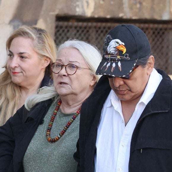 Josiane Balasko avec son mari George Aguilar et sa fille Marilou Berry - Obsèques de Nathalie Baye en l'église Saint-Sulpice à Paris le 23 avril 2026. © Dominique Jacovides - Coadic Guirec / Bestimage