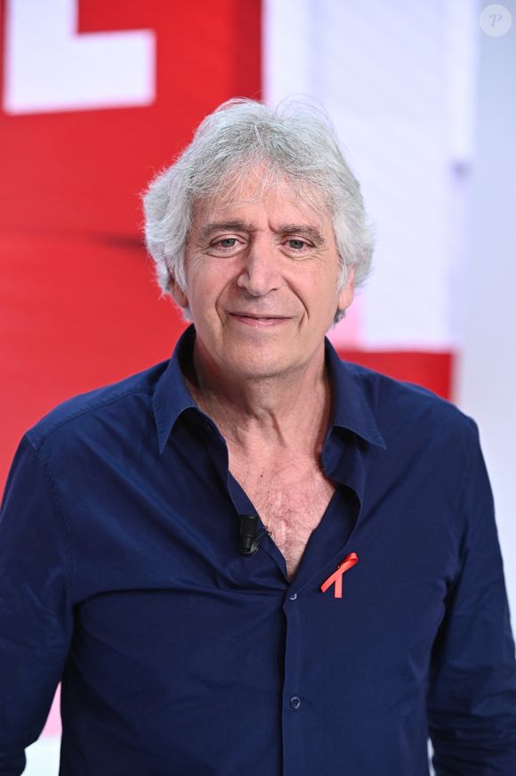 Exclusif - Yves Duteil - Enregistrement de l'émission Vivement dimanche au studio Gabriel, presentée par Michel Drucker . Diffusion sur France 3 le 24/02/24 . © Guillaume Gaffiot / Bestimage