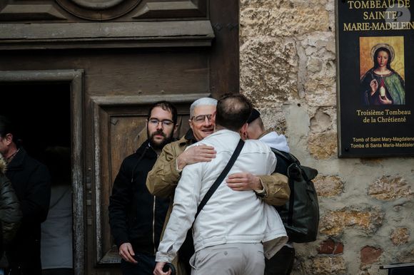 Grand-père d'Emile, Philippe Vedovini lors de la cérémonie religieuse des funérailles d'Emile à la Basilique Sainte Marie Madeleine à Saint-Maximin-la-Sainte-Baume, France le 8 février 2025. Les restes du petit garçon Emile, âgé de deux ans, disparu depuis le 8 juillet 2023 au Vernet, ont été découverts à quelques kilomètres du hameau le 30 mars 2024.  

Photo : Coust Laurent/ABACA