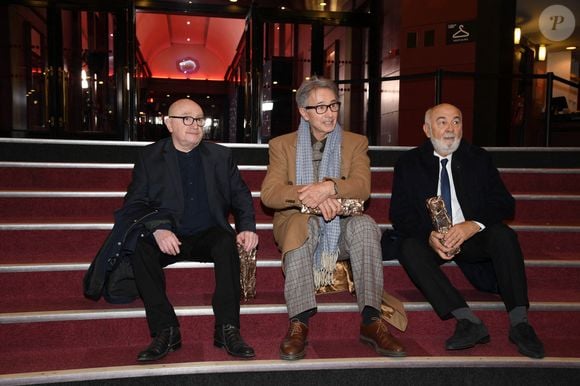 La splendide troupe : Marie-Anne Chazel, Michel Blanc, Christian Clavier, Thierry Lhermitte, Bruno Moynot, Gérard Jugnot et Josiane Balasko posent avec le César d'honneur lors de la 46e édition de la cérémonie des César du cinéma à l'Olympia à Paris, le 12 mars 2021. 

Photo : Pascal Le Segretain / Pool / Abaca