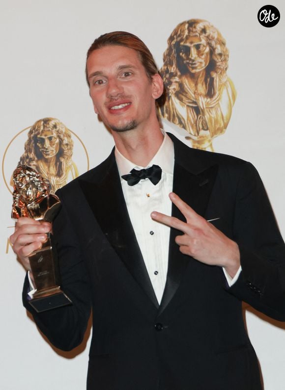 Paul Mirabel (Molière de l’Humour) - 36ème cérémonie des Molières aux Folies Bergère à Paris le 28 avril 2025. © Coadic Guirec/Bestimage