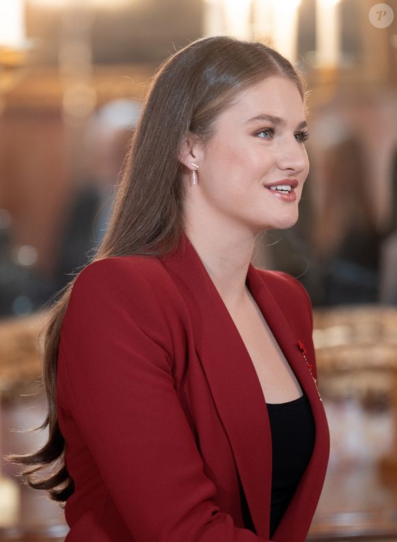 La princesse Leonor - Réception au Palais Royal à Madrid, après la remise de l'Ordre de la Toison d'or à la reine émérite, le 21 novembre 2025. La reine a été décorée pour "son dévouement et son engagement au service de l'Espagne et de la Couronne". F.González, M.Herrero y Rodríguez de Miñón et M.Roca i Junyent ont également été distingués.

Photo : LALO YASKY / BESTIMAGE
