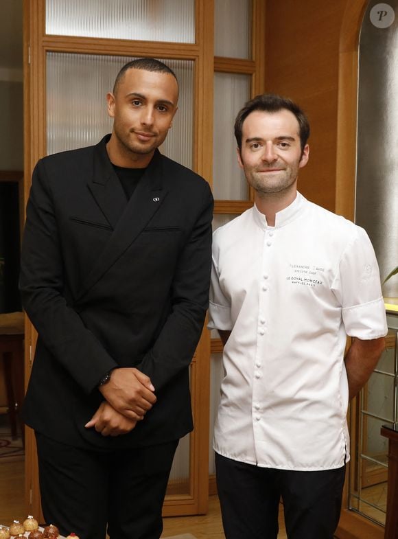 Exclusif - Yazid Ichemrahen et Alexandre Favre, Chef Pâtissier Exécutif du Royal Monceau – Raffles Paris - Le Royal Monceau - Raffles Paris confie les rênes de sa pâtisserie à Y.Ichemrahen, globe-trotter formé auprès des plus grands noms de la profession et Champion du Monde de Pâtisserie “Desserts Glacés”

Paris le 28 mai 2024.