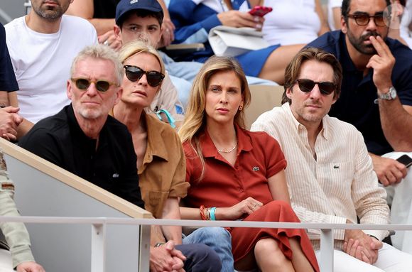 Denis Brogniart, sa femme Hortense Brogniart, Ophélie Meunier et son mari Mathieu Vergne - Dernier match de sa carrière pour R.Gasquet, battu par J.Sinner (6-3, 6-0, 6-4) lors des Internationaux de France de Tennis de Roland Garros 2025, le 29 mai 2025. 
© Jacovides / Moreau / Bestimage