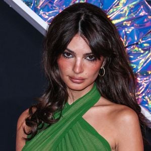 Emily Ratajkowski au photocall de la cérémonie des MTV Video Music Awards 2023 au Prudential Center à Newark, New Jersey, Etats-Unis, le 12 septembre 2023.