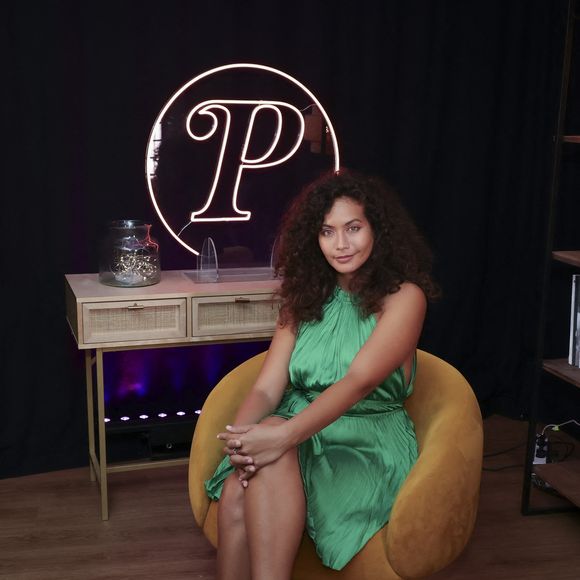 Vaimalama Chaves pose pour notre entretien En Privé avec, dans le cadre de la promotion de son premier livre "O Vai" (éd. First) - dans les locaux de Webedia