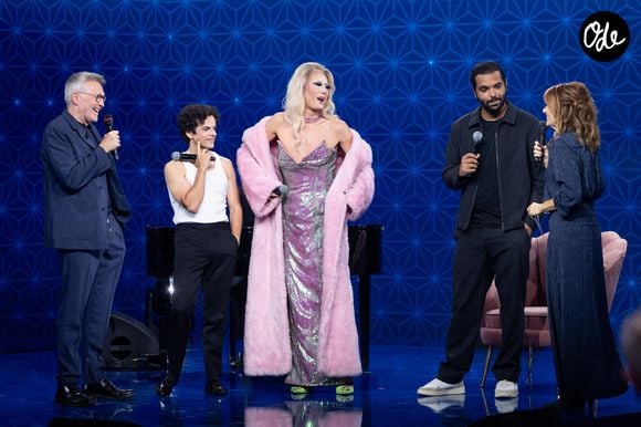 Exclusif - Laurent Ruquier, Michaël Gregorio, Le Filip, Az , Faustine Bollaert pour les surprises de l'enregistrement de l'émission "La Boîte à secrets", présentée par F.Bollaert et diffusée le 16 octobre sur France 3, à Paris, France, le 29 septembre 2026. © Cyril Moreau/Bestimage # No Web pour la Beslgique et la Suisse | 00772554