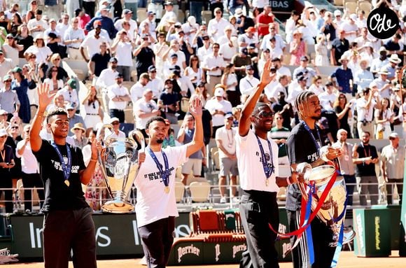 Ousmane Dembele et Bradley Barcola, Désiré Doué et Warren Zaire Emery - Le Paris Saint-Germain (PSG) présente ses trophées de Ligue des champions aux Internationaux de Tennis de Roland Garros 2026, à Paris, France, le 1er juin 2026. © Jacovides-Moreau/Bestimage