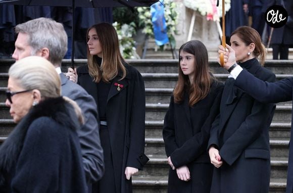 Étudiante en droit, Luisa est décrite comme très honnête et n’hésitant pas à dire ce qu’elle pense.

Les princesses Luisa et Vittoria de Savoie avec leur mère, la princesse Clotilde Courau de Savoie - Sorties des funérailles du prince Victor Emmanuel de Savoie en la cathédrale Saint-Jean-Baptiste de Turin le 10 février 2024. © Dominique Jacovides/Bestimage