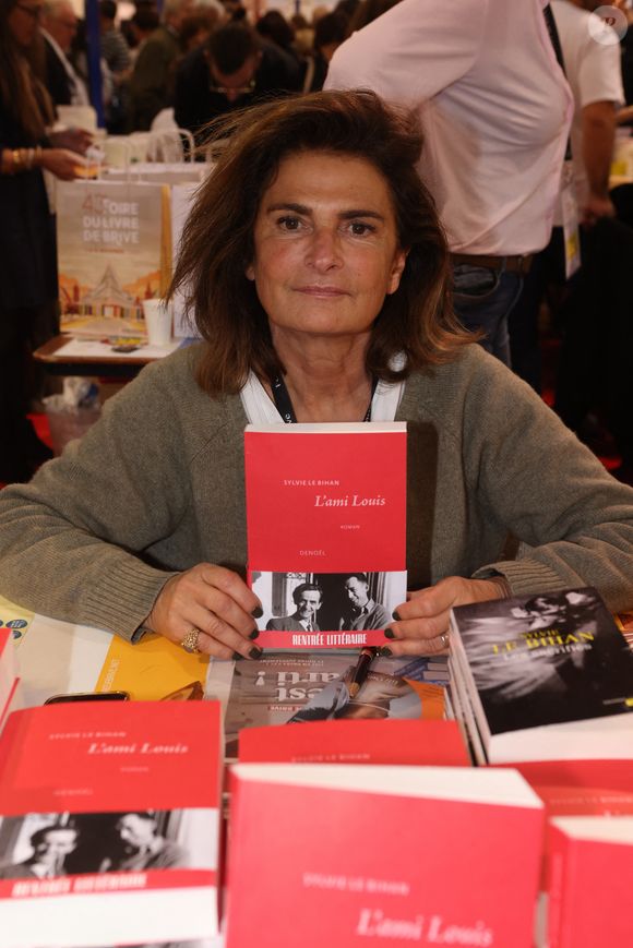 Mère de trois enfants, elle est également directrice des projets des restaurants de Pierre Gagnaire à l'étranger depuis 2004.

Sylvie Le Bihan à la Halle Georges Brassens de Brive-la-Gaillarde pour la 43eme Foire du Livre de Brive, le 7 novembre 2025.©Jean-Marc LHOMER/Bestimage.