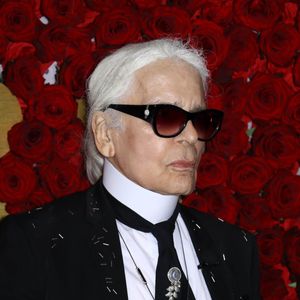 Avec ses 600 m² habitables et ses trois bâtisses distinctes, le "domaine des voisins" a été le dernier projet immobilier du couturier allemand Karl Lagerfeld...

Karl Lagerfeld à la soirée WWD Honors à New York. © STARMAX/Bestimage