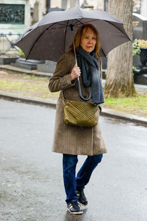 Nathalie Baye - Sorties des obsèques de l'avocat Hervé Temime au cimetière du Montparnasse à Paris, France, le 14 avril 2023. © Clovis-Jacovides/Bestimage