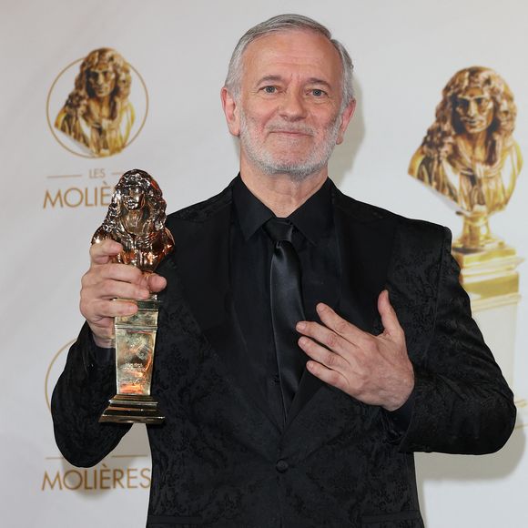 Francis Huster (Molière d'honneur) - 35ème cérémonie des Molières aux Folies Bergère à Paris le 6 mai 2024. © Coadic Guirec / Bestimage