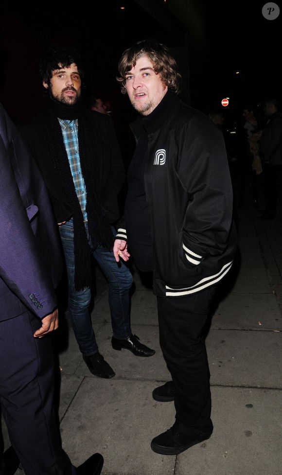 Les faits se seraient déroulés entre 2022 et 2024.

The Killers et Paul Gallagher à l'extérieur du met Bar à Londres-Ouest pour une fête. 
©Backgrid UK/ Bestimage