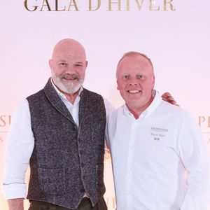 Philippe Etchebest et le Chef David Bizet assistent à un photocall pour le Gala d'Hiver du Peninsula Paris, avec un cocktail dînatoire orchestré par le Chef Exécutif David Bizet et le Chef Pâtissier Anne Coruble à l'hôtel Peninsula à Paris, France, le 27 novembre 2025. Photo par David Boyer/ABACAPRESS.COM