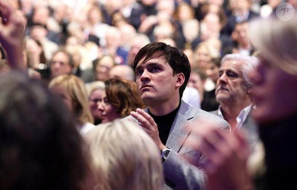 Exclusif - Alain-Fabien Delon lors de la soirée hommage Ciné-concert symphonique "Alain Delon, le dernier Samouraï" au palais des congrès à Paris le 8 novembre 2024 le jour de son anniversaire. Pour cette soirée, le chef d'orchestre Vahan Mardirossian a dirigé l'orchestre symphonique de Douai.

© Jacovides / Moreau / Bestimage