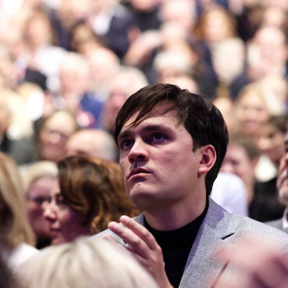 Exclusif - Alain-Fabien Delon lors de la soirée hommage Ciné-concert symphonique "Alain Delon, le dernier Samouraï" au palais des congrès à Paris le 8 novembre 2024 le jour de son anniversaire. Pour cette soirée, le chef d'orchestre Vahan Mardirossian a dirigé l'orchestre symphonique de Douai.

© Jacovides / Moreau / Bestimage