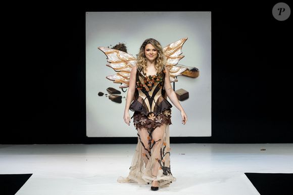 L'artisan chocolatier-glacier Frédéric Voulot pour Chocolat by Fred & Marion Lambert Création Modèle porté par Juju Fitcats - Défilé d'ouverture du salon du chocolat 2023 à Paris porte de Versailles en faveur de l'association Mécénat Chirurgie Cardiaque le 27 octobre 2023.

© Perusseau / Veeren / Bestimage