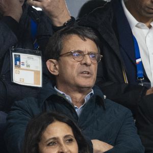 Manuel Valls - Célébrités dans les tribunes du quart de finale de la Ligue des Nations de l'UEFA 2025 "France - Croatie (2-0 / tab 5-4)" au Stade de France à Saint-Denis le 23 mars 2025. © Cyril Moreau/Bestimage