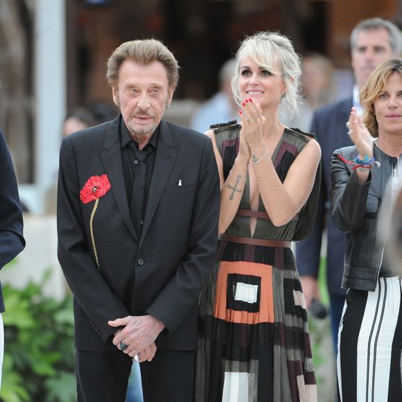 Johnny Hallyday et sa femme Laeticia Hallyday et Virginie Coupérie-Eiffel - Remise du Prix Eiffel avec Johnny et Laeticia Hallyday - Record du saut en hauteur de la ville de Paris / EOS - Longines Paris Eiffel Jumping à la plaine de Jeux de Bagatelle à Paris.
© Pierre Perusseau / Bestimage