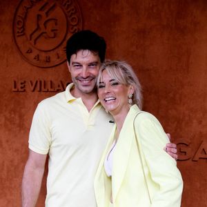 Elodie Gossuin et son mari Bertrand Lacherie au village lors des Internationaux de France de Tennis de Roland Garros 2022 à Paris, le 5 juin 2022.
© Dominique Jacovides/Bestimage