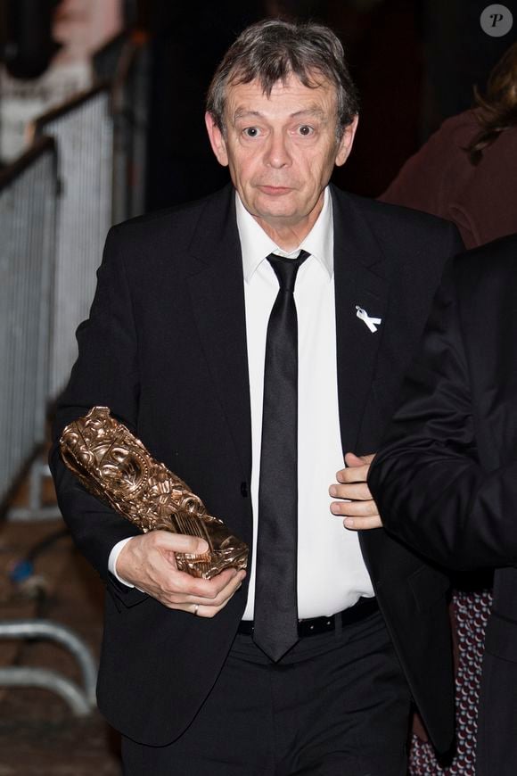 il a ouvert les portes de son duplex situé sur les hauteurs de Montmartre. Celui-ci prend place dans un immeuble moderne, "à l'abris des hordes de touristes". 

Pierre Lemaitre arrive au dîner de la 43ème cérémonie des César au Fouquet's à Paris, le 1er mars 2018.
© Pierre Perusseau/Bestimage